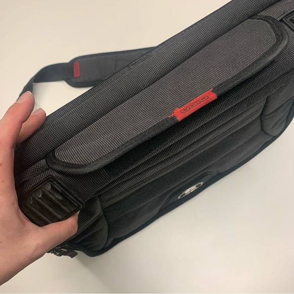 Ogio laptop messenger bag - Picture 3 of 9